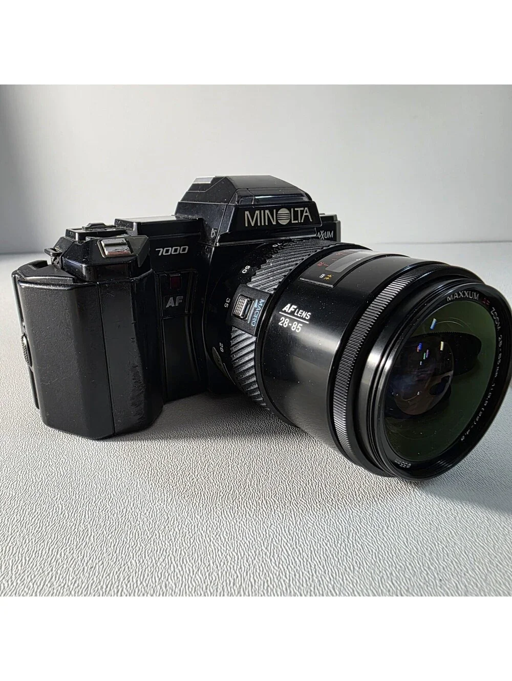 Minolta Maxxum 7000 AF Camera w/28-85mm Lens & Manual
